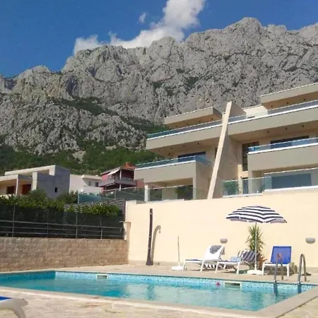 In Near Beaches شقة ماكارسكا