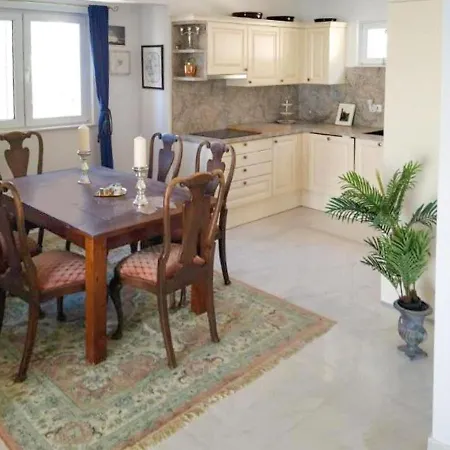 In Near Beaches * ماكارسكا