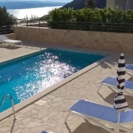 In Near Beaches ماكارسكا