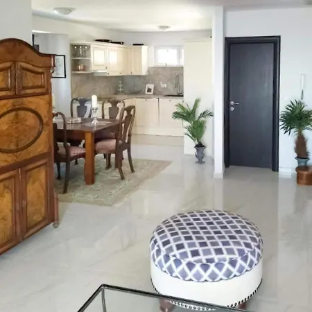 In Near Beaches شقة