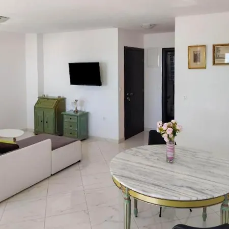 Appartamento Inviting In With Shared Pool Makarska