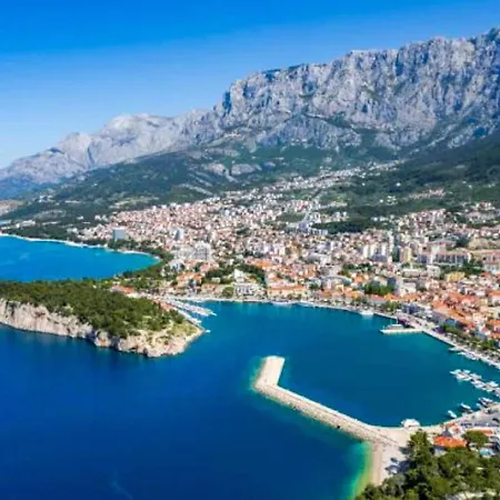 Inviting In With Shared Pool Appartamento Makarska